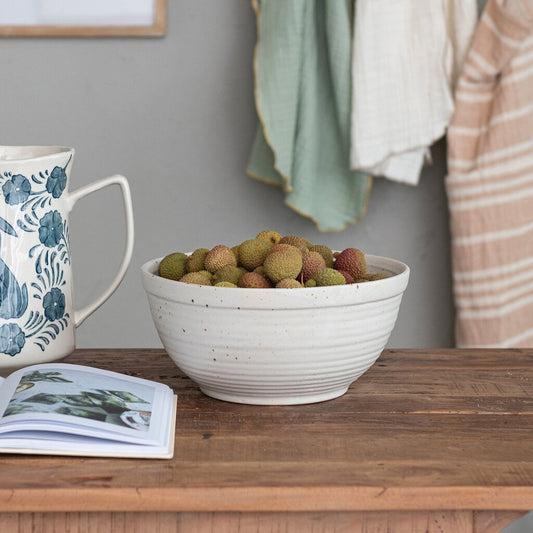 CREAM SPECKELED STONEWARE BOWL - 2.5 QUART