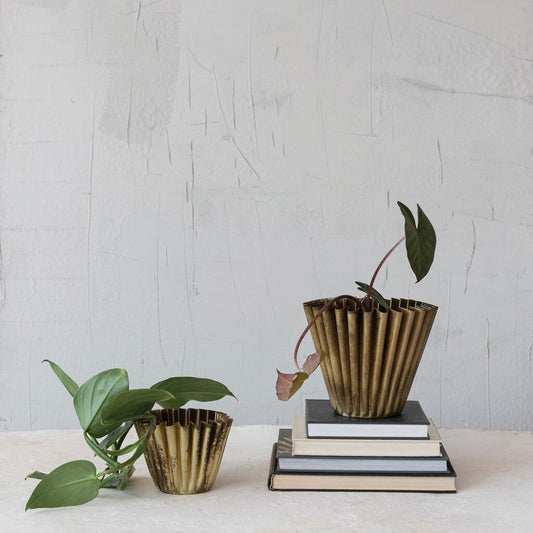 FLUTED METAL PLANTER WITH BRASS FINISH