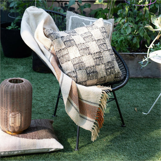 HAND WOVEN INDOOR/OUTDOOR THROW WITH FRINGE