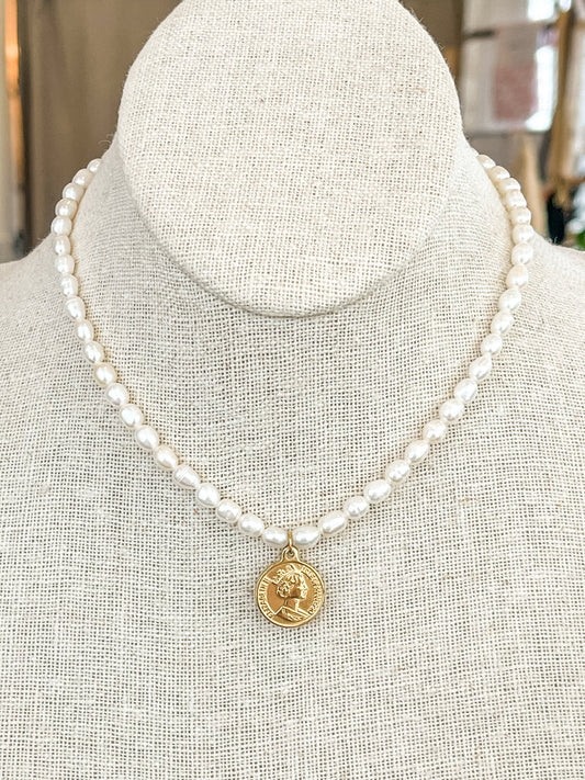 SARA PEARL NECKALCE