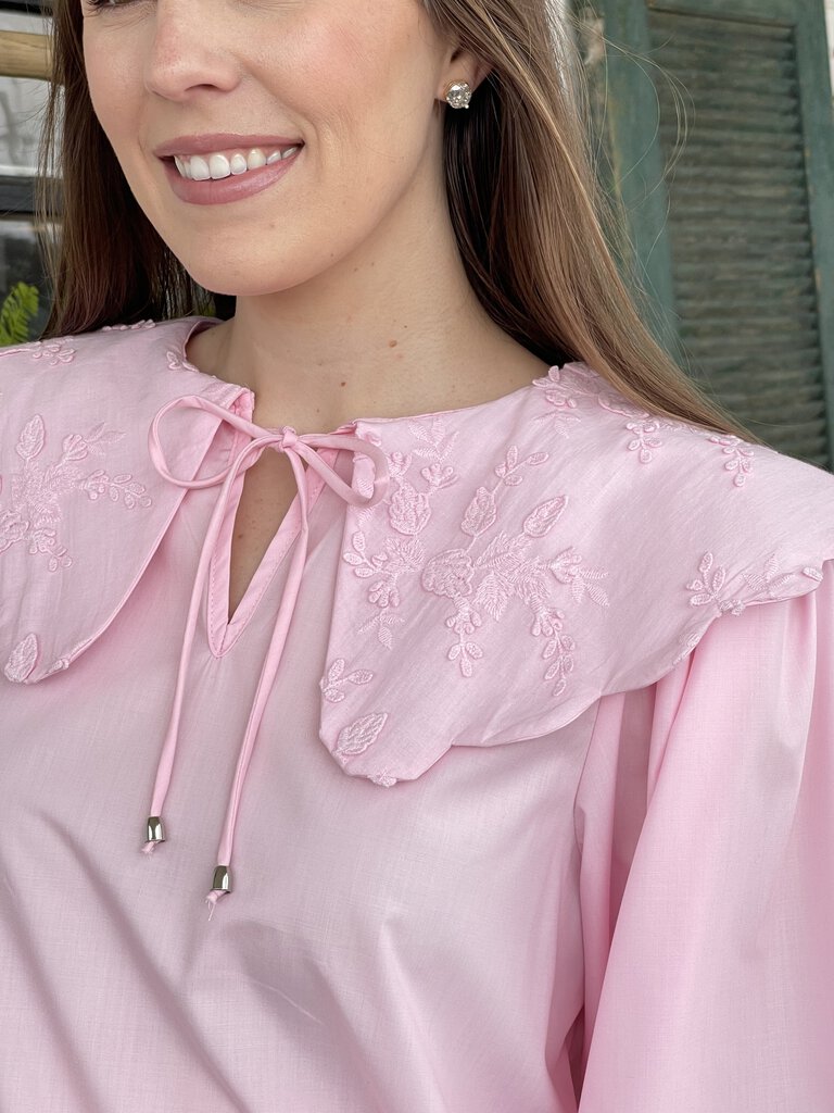 LUCCA PINK EMBROIDERED COLLAR TOP